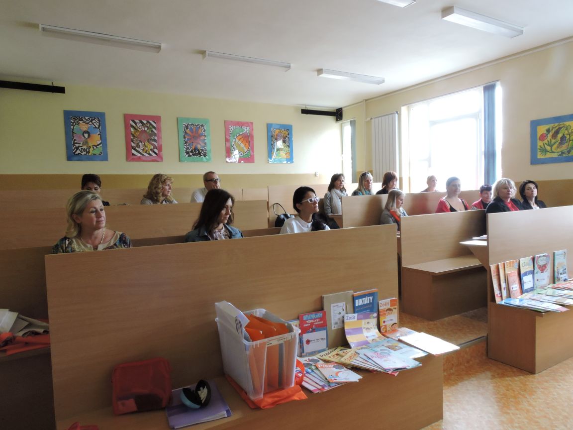 Účastníci seminára Podpora efektívnej prípravy na vyučovanie so sériou HUPSOV šlabikár
